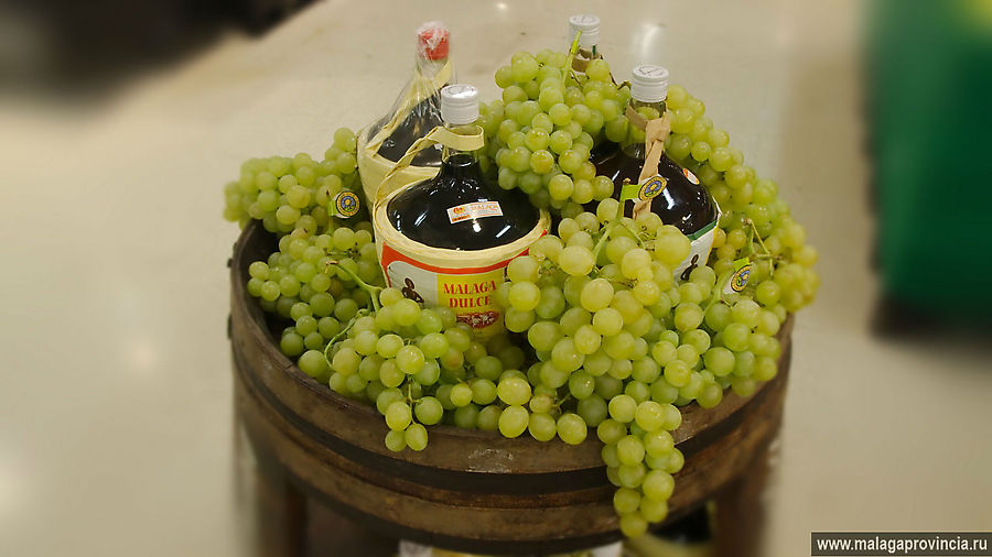 Сладкое вино Малаги и вингорад Москатель Малага, Испания