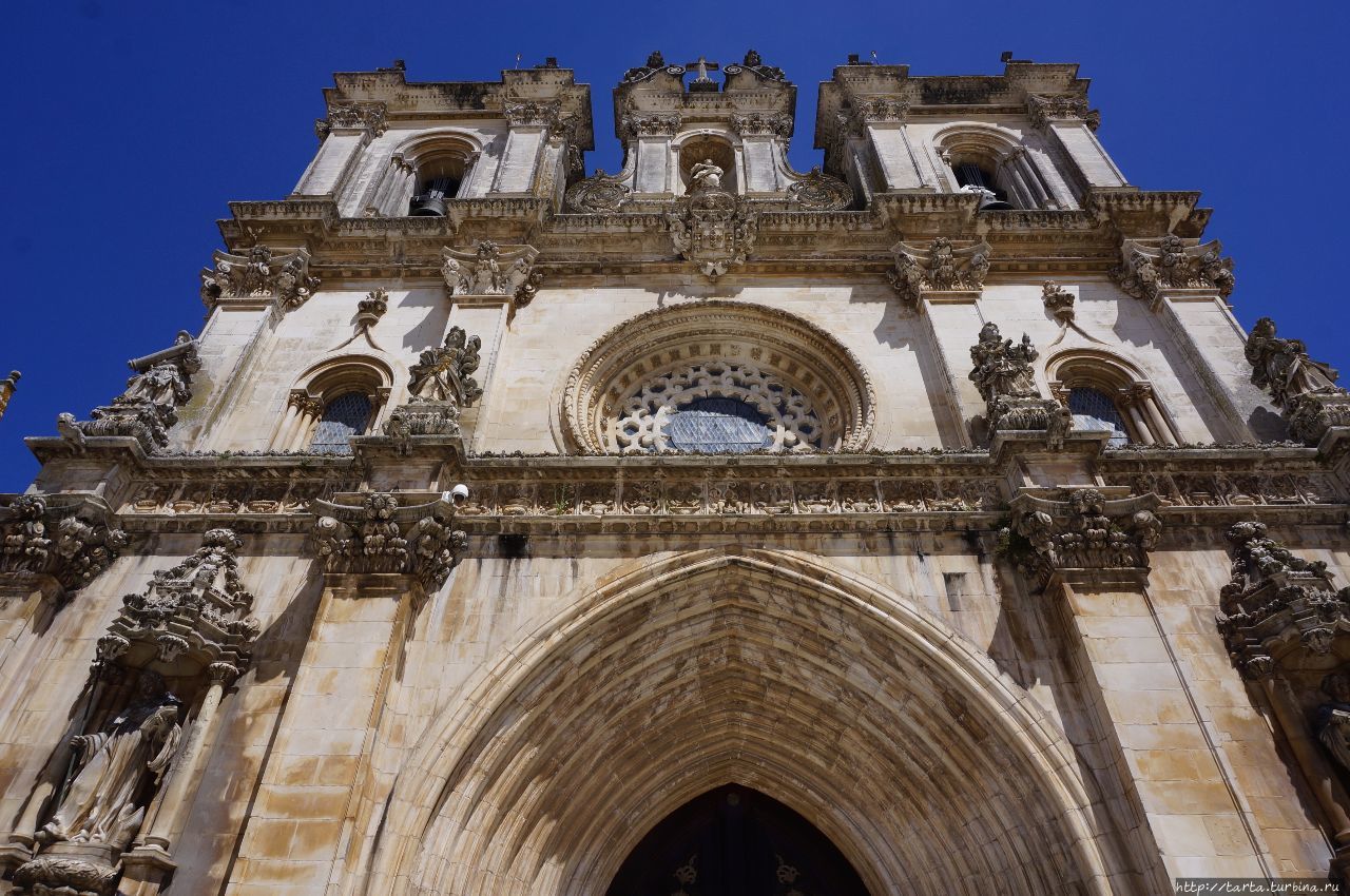 Монастырь Алкобаса – одно из семи португальских чудес Алкобаса, Португалия