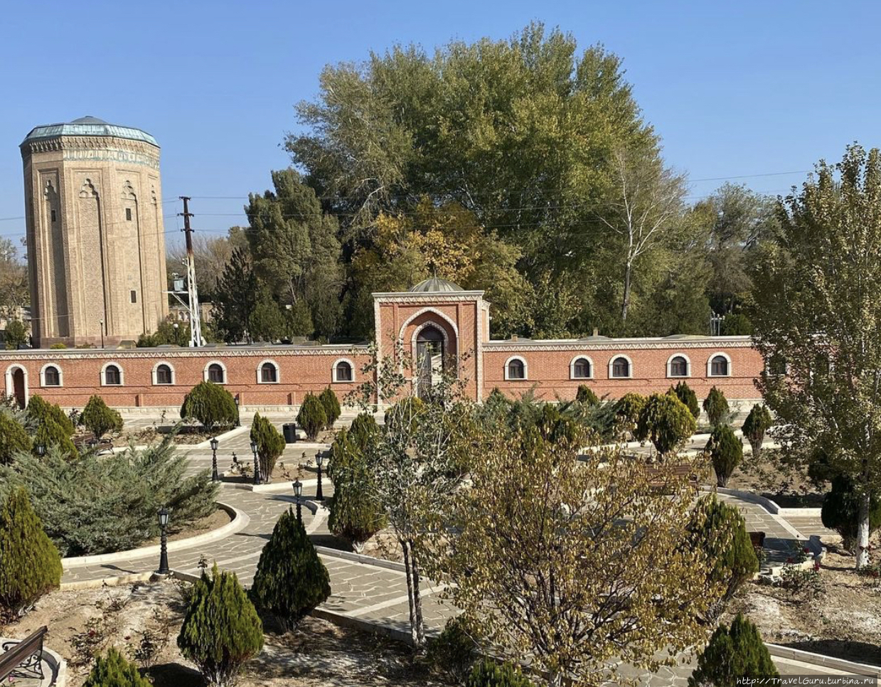 Мавзолей Момине-хатун / Momine Hatun