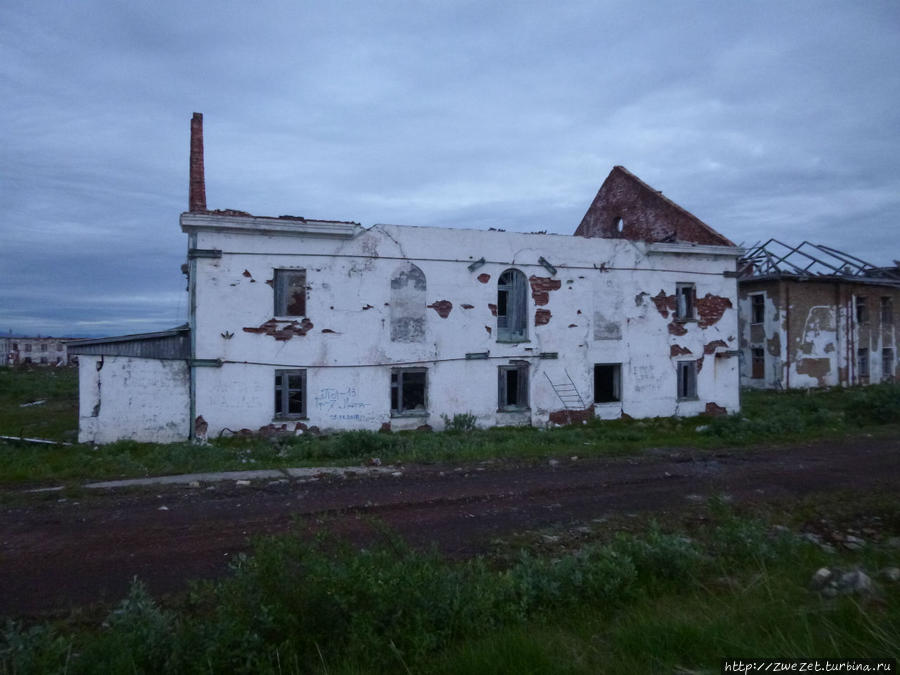 В долине Мертвецов Хальмер-Ю, Россия