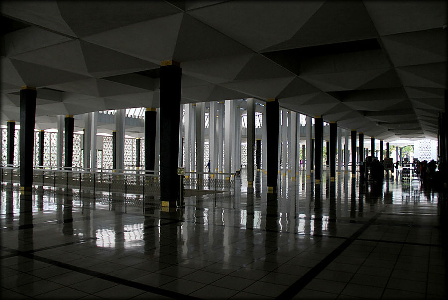 Национальная мечеть Малайзии Куала-Лумпур, Малайзия