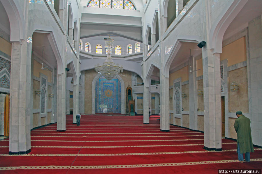 Экстерьер и интерьер Центральной мечети Алматы Алматы, Казахстан
