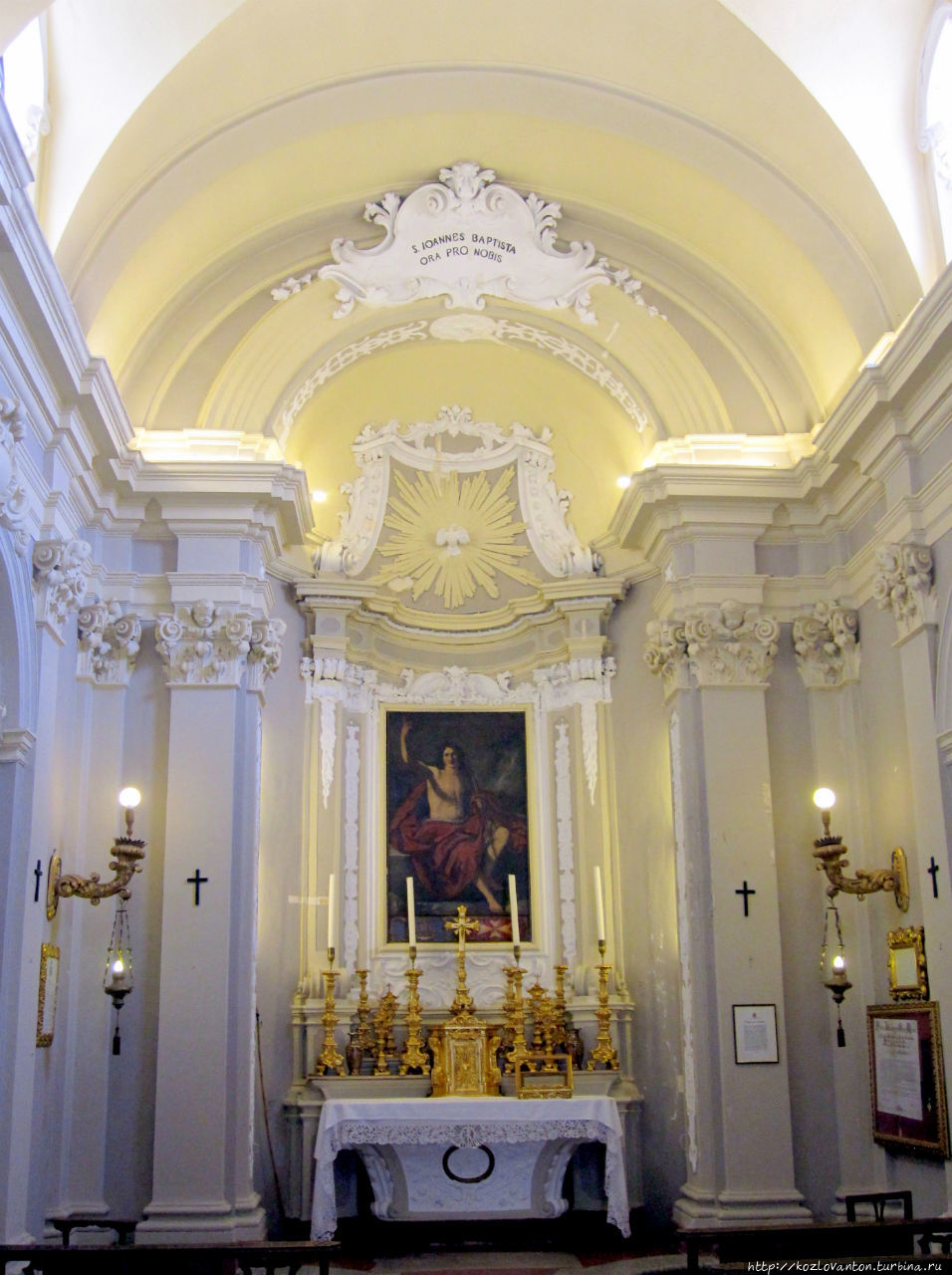 Алтарь с картиной Святой Иоанн Креститель во время проповеди. Сан-Марино, Сан-Марино