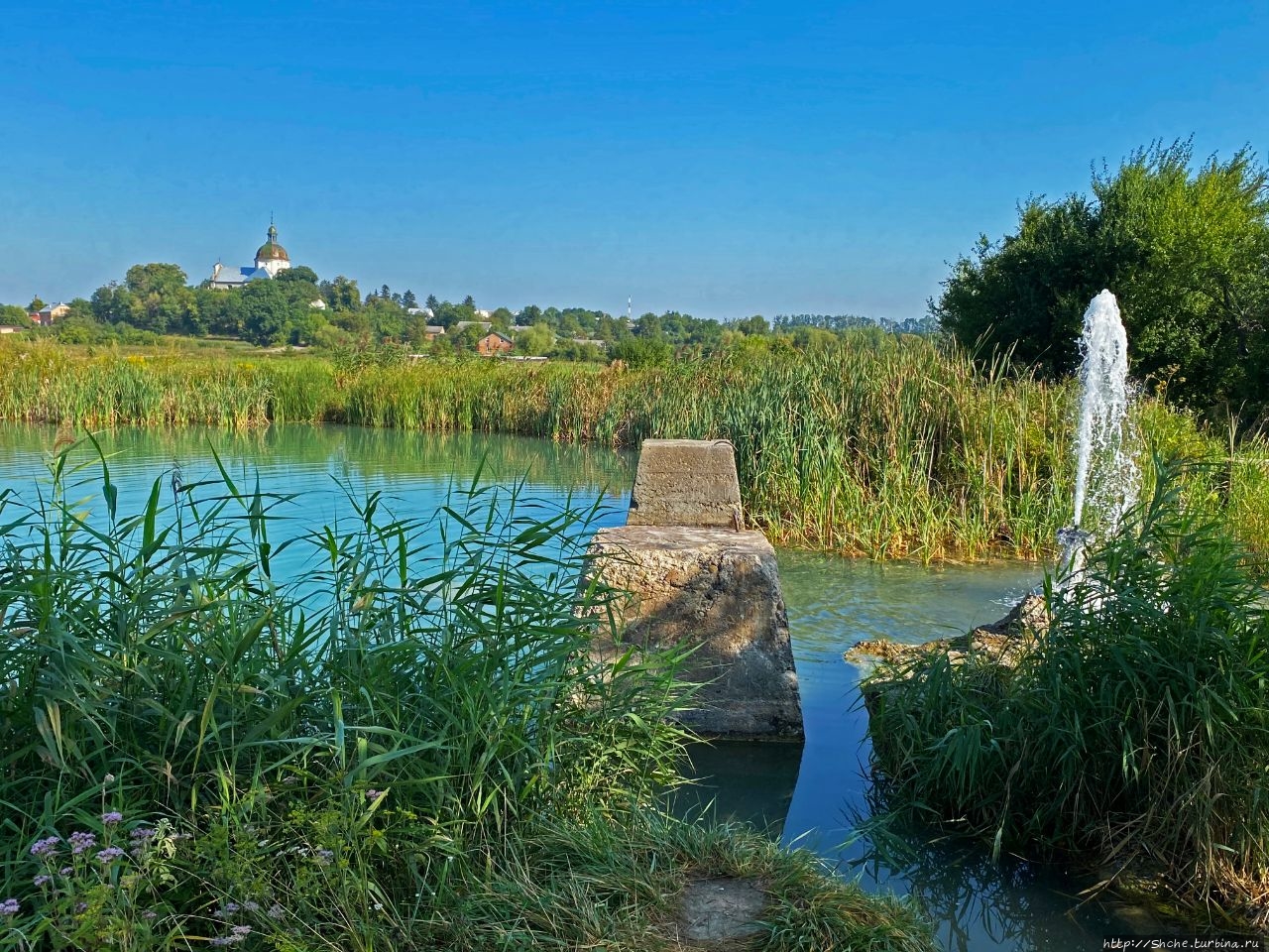 Милятинское озеро с гейзером Новый Милятин, Украина