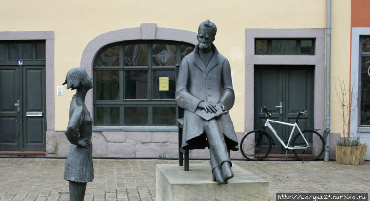 Памятник Ф.Ницше