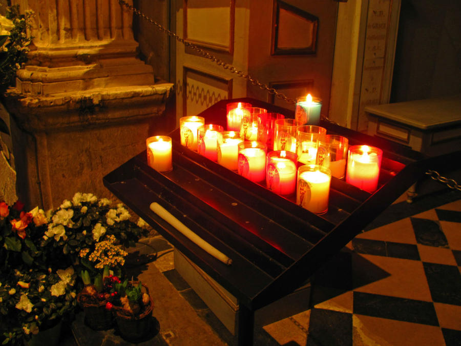 Жонглируя свечами Онфлёр, Франция