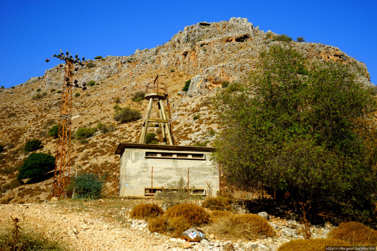 Место  слияния  Авив  и  Дишон. Мерон (город и гора 1208м), Израиль