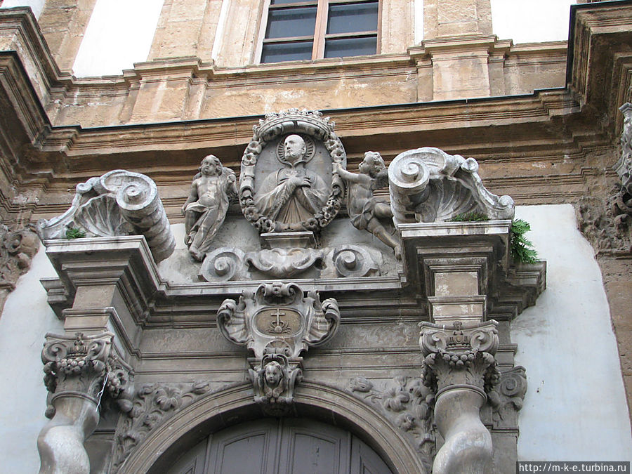Церковь святого Франциска Ксаверия на одноименной площади Палермо, Италия