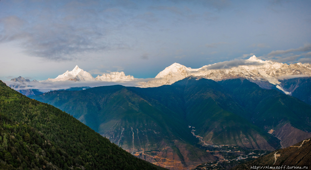 Гора Белый Снег, ледник Минйонг и монастырь Второго Кармапы Гора Мейли Природный Парк, Китай
