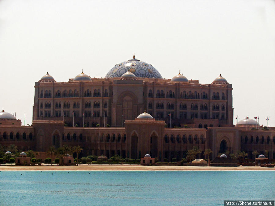 вид на отель-дворец Кемпински Абу-Даби, ОАЭ