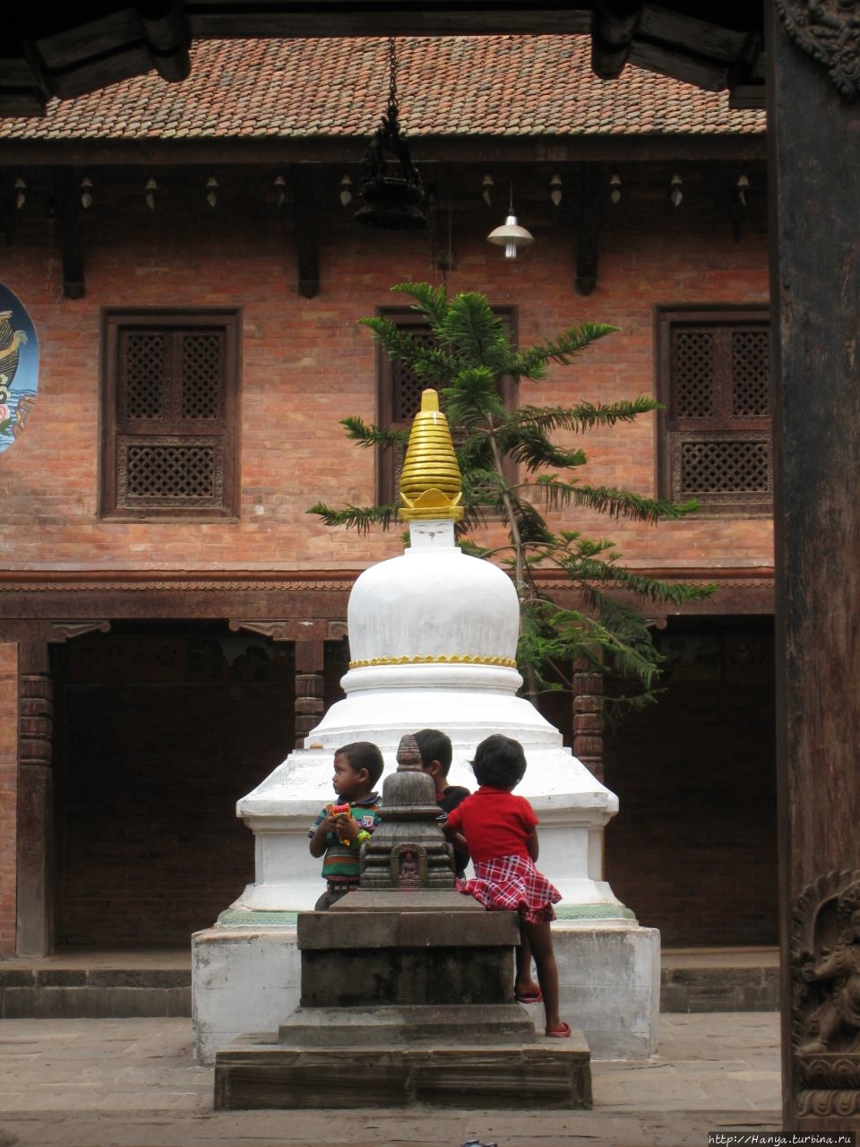 Между Таумади и Тачапал Толе Бхактапур, Непал
