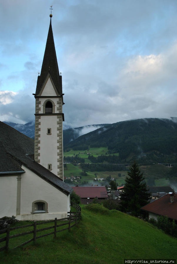 Костел в деревушке под Инсбруком Австрия