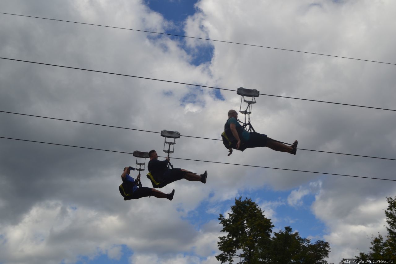 Полеты наяву. Zipline на крыше. Мост Дурмитор зиплайн. ЗИП лайн спуск Казань.