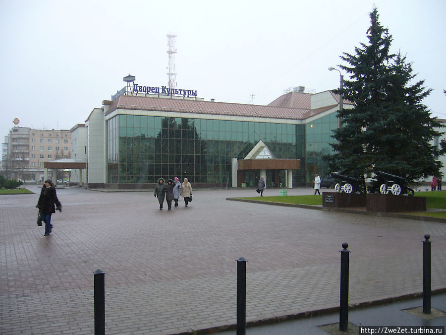 В местном спортивном центре тренируется российская сборная по водному поло Кириши, Россия