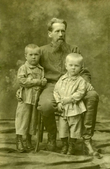 И.Д. Черский с внуками. Фото из Интернета