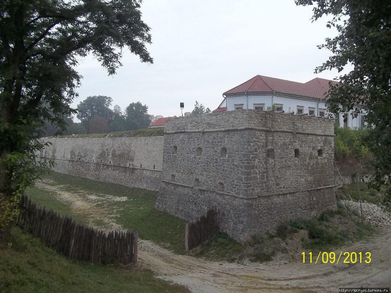Неплохо сохранившийся замок, с ренессансным дворцом (1620-31гг.) в Збараже Россия
