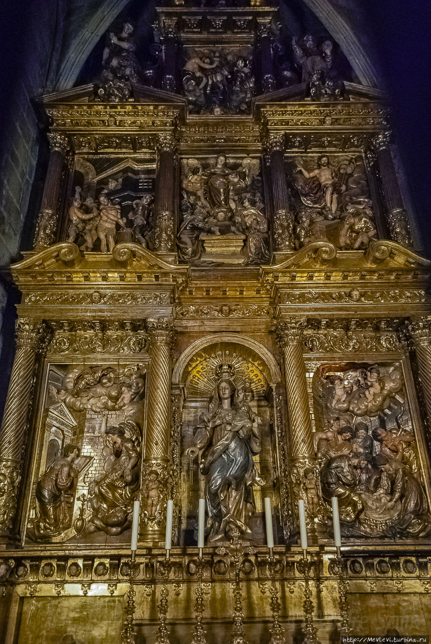 Кафедральный собор изнутри Барселона, Испания