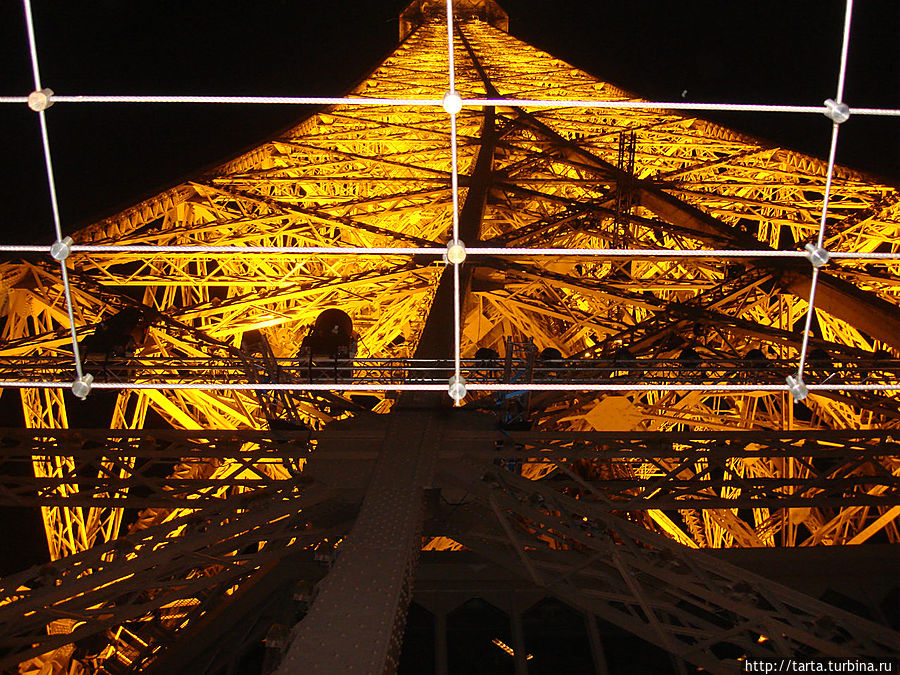 Взгляд на башню со 2-го уровня Париж, Франция