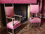 Камин и кресла эпохи Возрождения в спальне герцога Вандомского, которому некоторое время посчастливилось  быть владельцем замка.