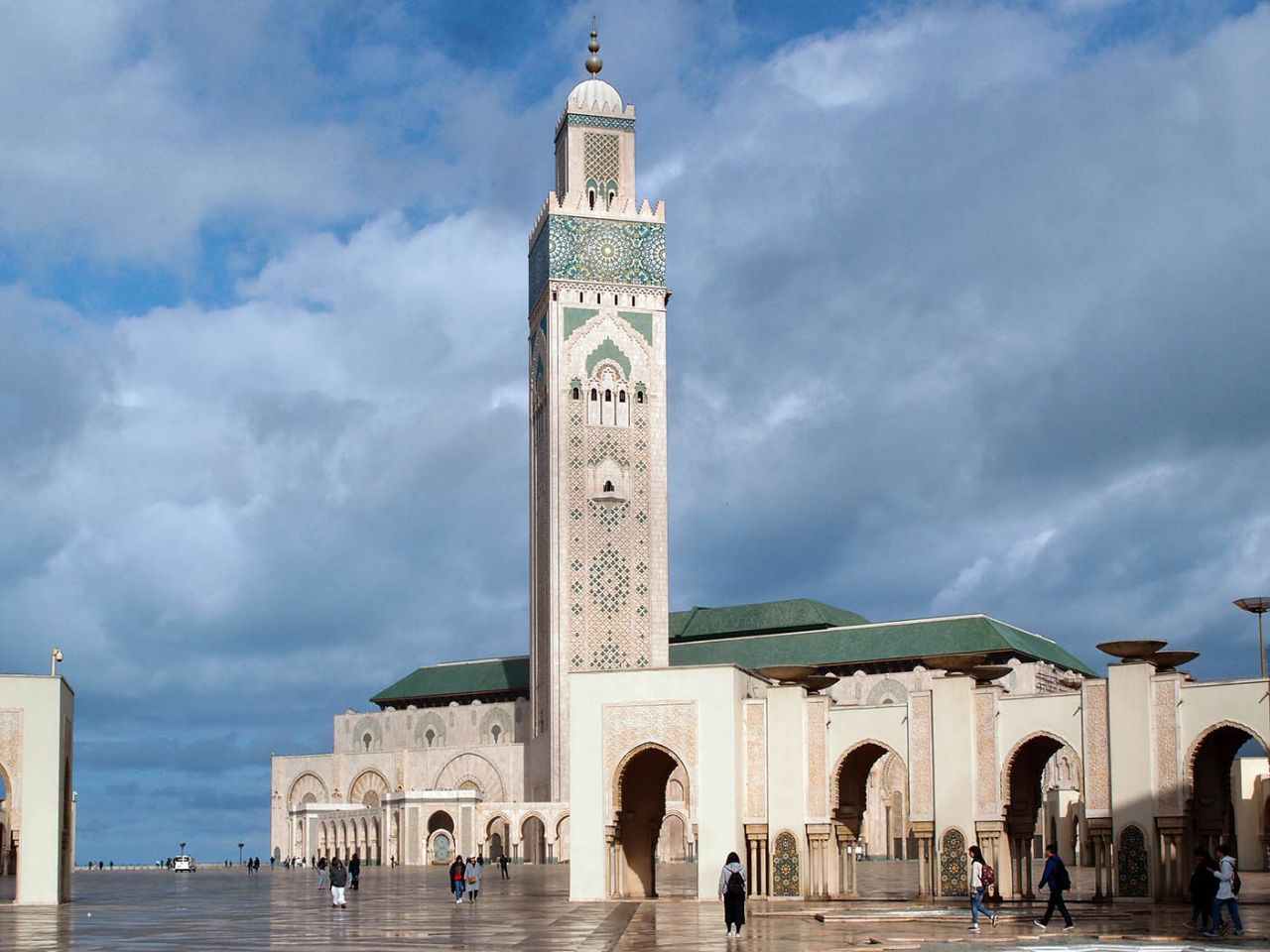 Плывущая на троне пенных волн Касабланка, Марокко