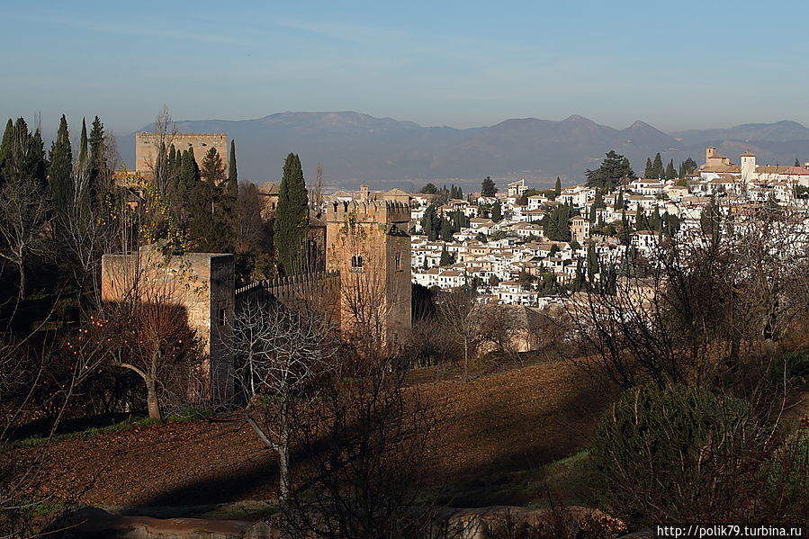 Утро. Крепость Альгамбры и Альбайсин — мавританский квартал Гранады. Гранада, Испания