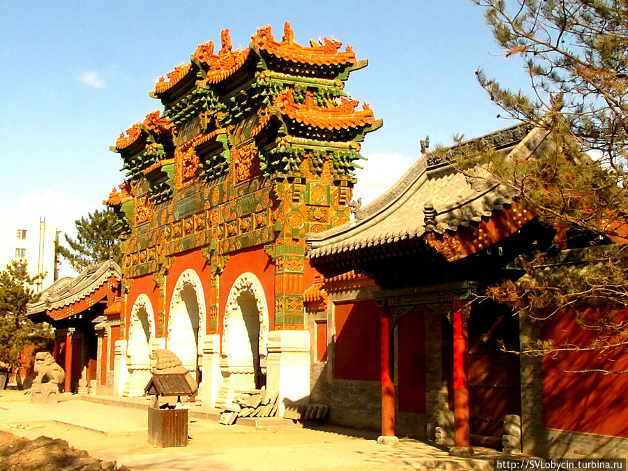 Ворота к буддийскому храму Датун, Китай