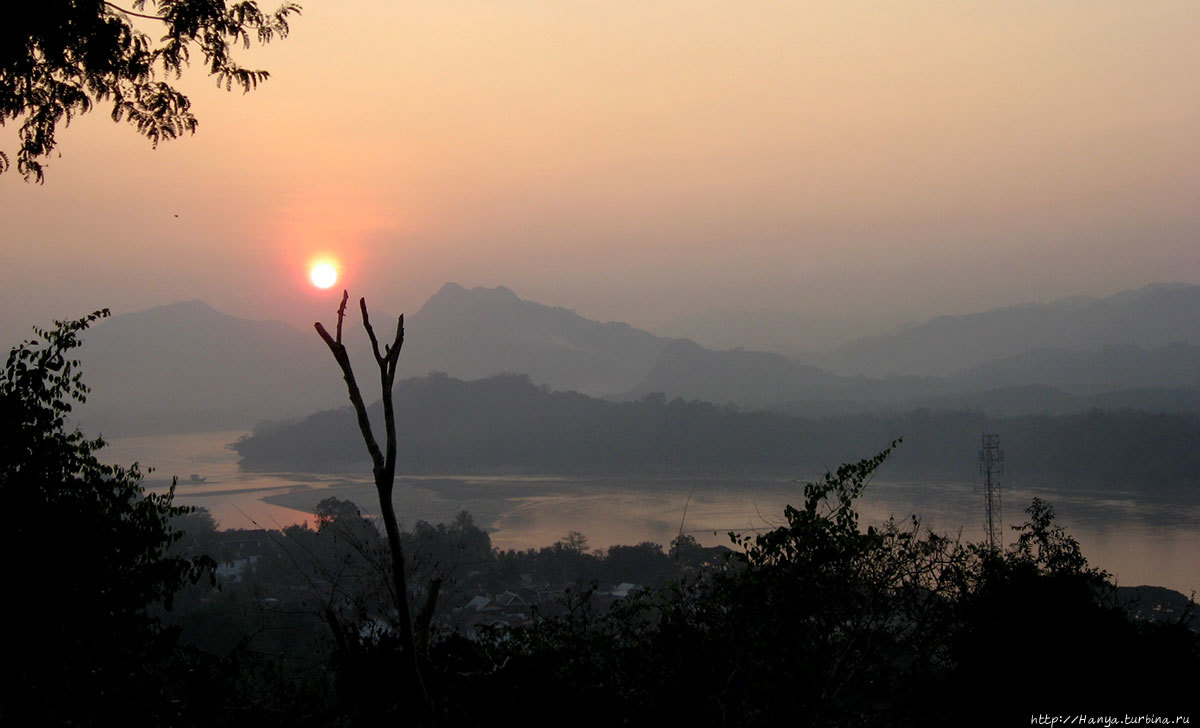 Вид с горы Фуси. Фото из интернета Луанг-Прабанг, Лаос