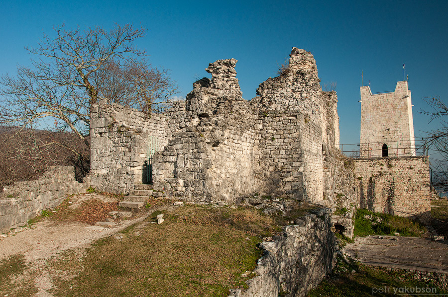 Руины храма Новый Афон, Абхазия