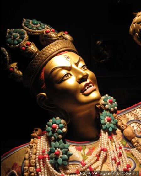 Статуя Ваджрайогини в форме Наро Кхандрома (Наро Дакини)