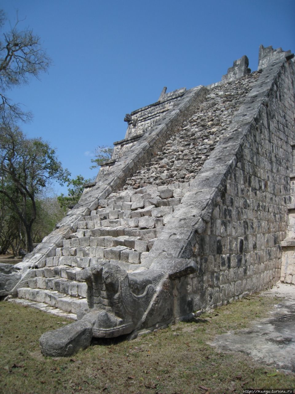 Могила верховного жреца Чичен-Ица город майя, Мексика