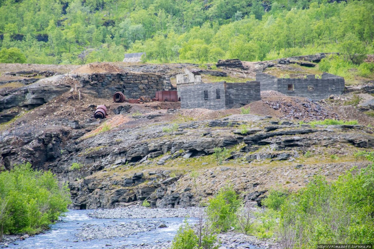 Развалины металлургического завода в Анкерлии, Биртаварре, Северная Норвегия.