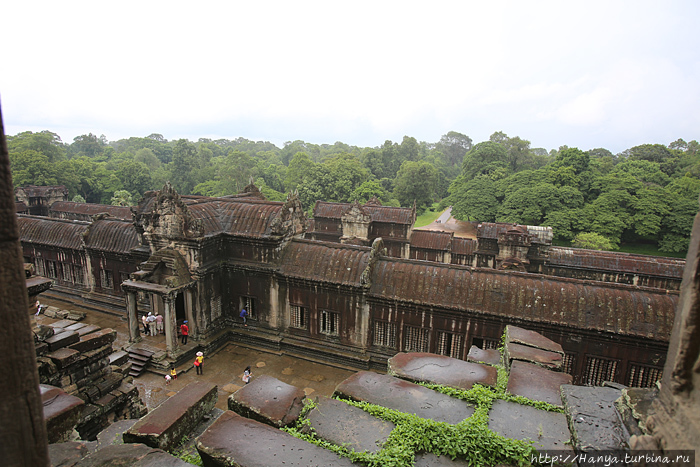 Юго-восточные ворота второго уровня третьего круга комплекса Ангкор Вата
