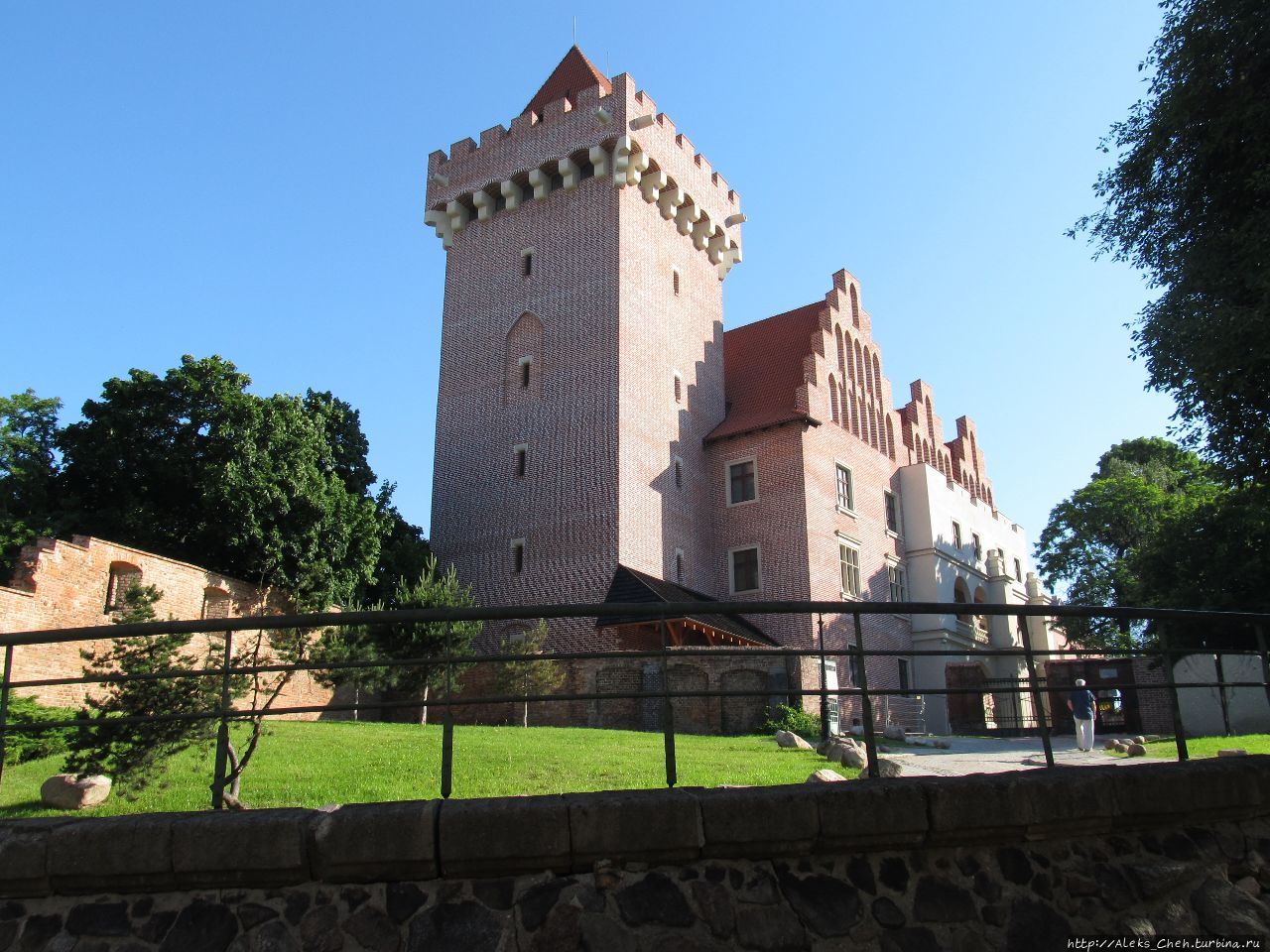 Ренессансный замок был частично разрушен во время Северной войны шведской армией, а затем в 1704 году армиями России и Саксонии. 
Во время Второй мировой войны замок был разрушен.
В 1959-1964 годах была восстановлена башня на фундаменте бывшей кухни. Окончательно замок восстановлен совсем недавно, в 2010-1013 гг.  Эта реконструкция замка была подвергнута критике за допущенные отступления от исторической действительности.