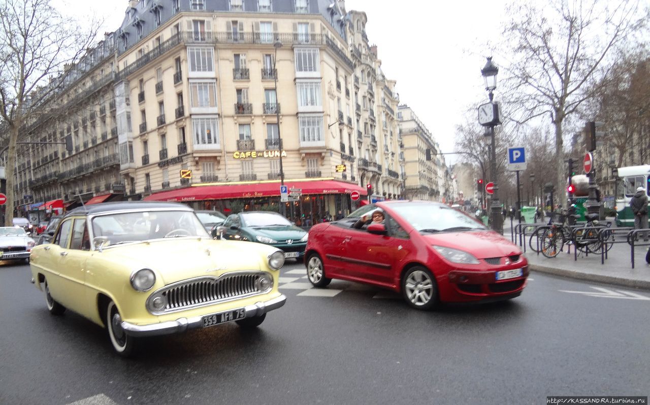 Новогодние развлечения Парижа. Ралли  старинных автомобилей Париж, Франция