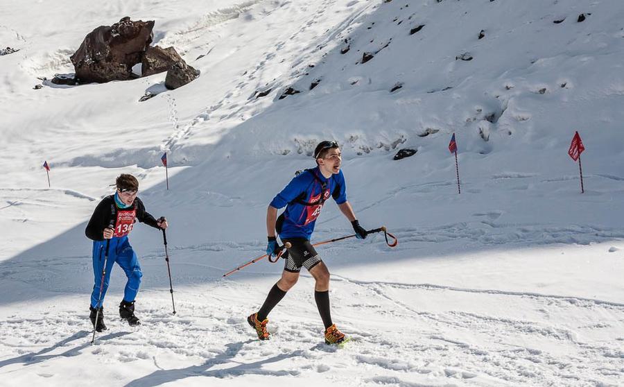 В этих кроссовках на финише вертикального километра на Эльбрусе в 2013 году. Очень хорошо держали трассу от и до. Эльбрус (гора 5642м), Россия