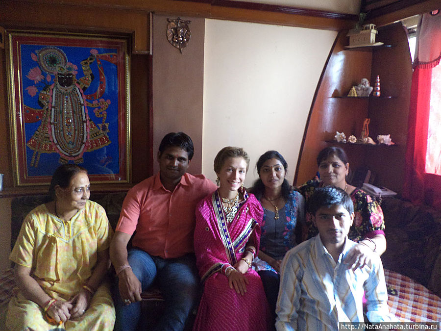 семья Аканши Индор, Индия