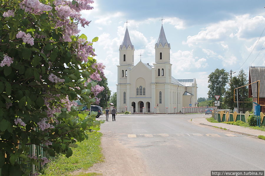 Тоже не особо старый — начало 20 века (1933 г., перестроен в 1990—99 гг.), но какой красавец...