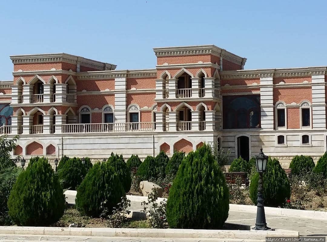 Дворец нахичеванских ханов / Palace of Nakhichivan Khans