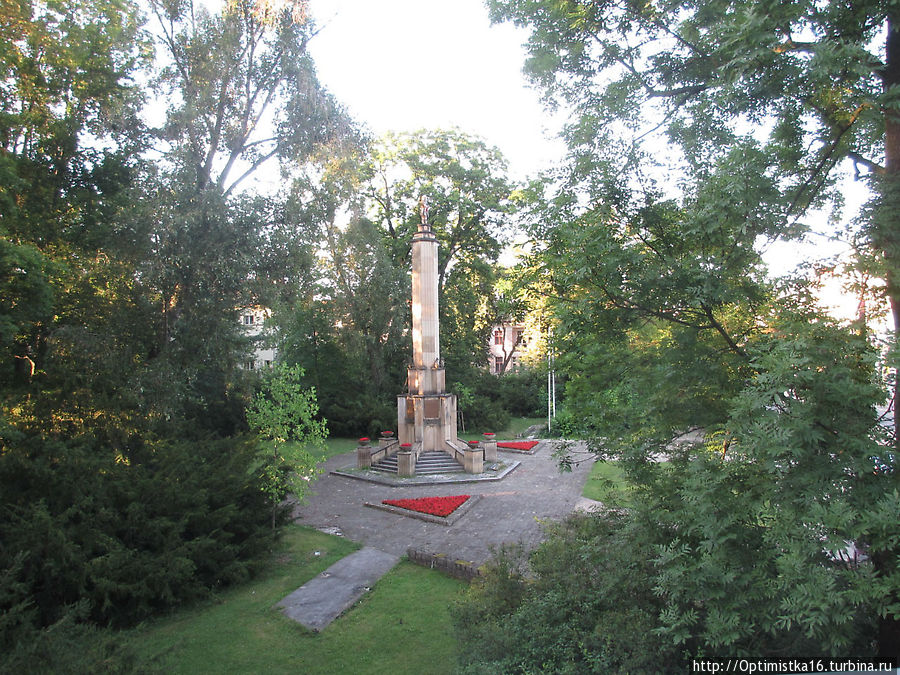 В парке Чеха находится памятник в честь освобождения Оломоуца Советской Армией. Открыт в 1945 году Оломоуц, Чехия