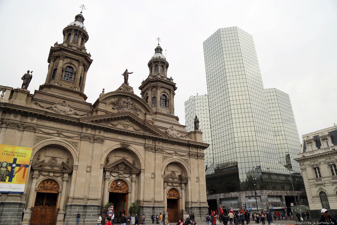 Площадь Пласа де Армас и Кафедральный Собор Сантьяго де Чили Сантьяго, Чили