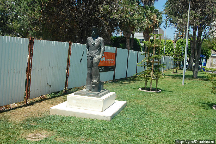 Памятник павшему матросу Лимассол, Кипр