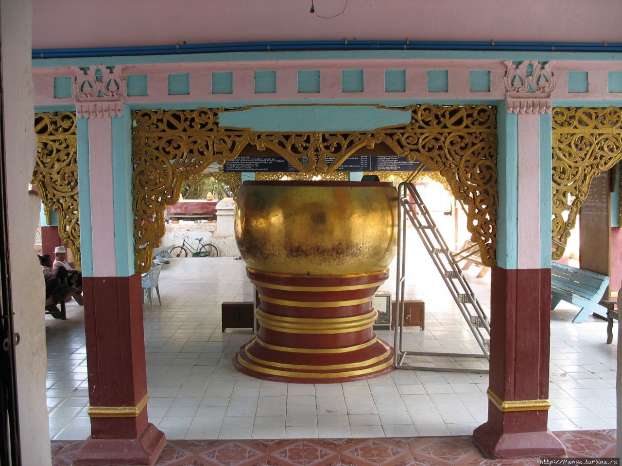 Храм Мануха в Багане