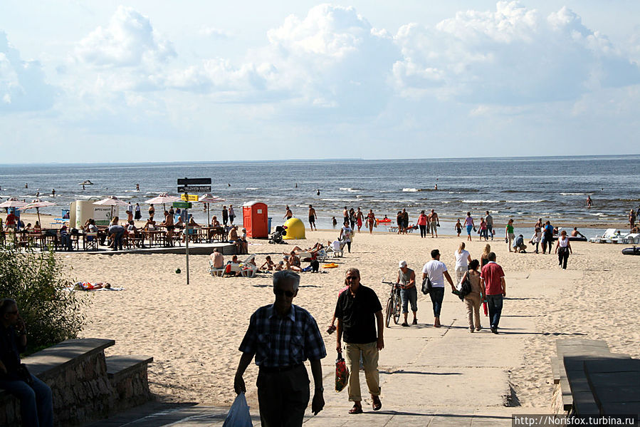 Здесь и далее пляж в Майори в конце августа (уже почти не сезон) Юрмала, Латвия