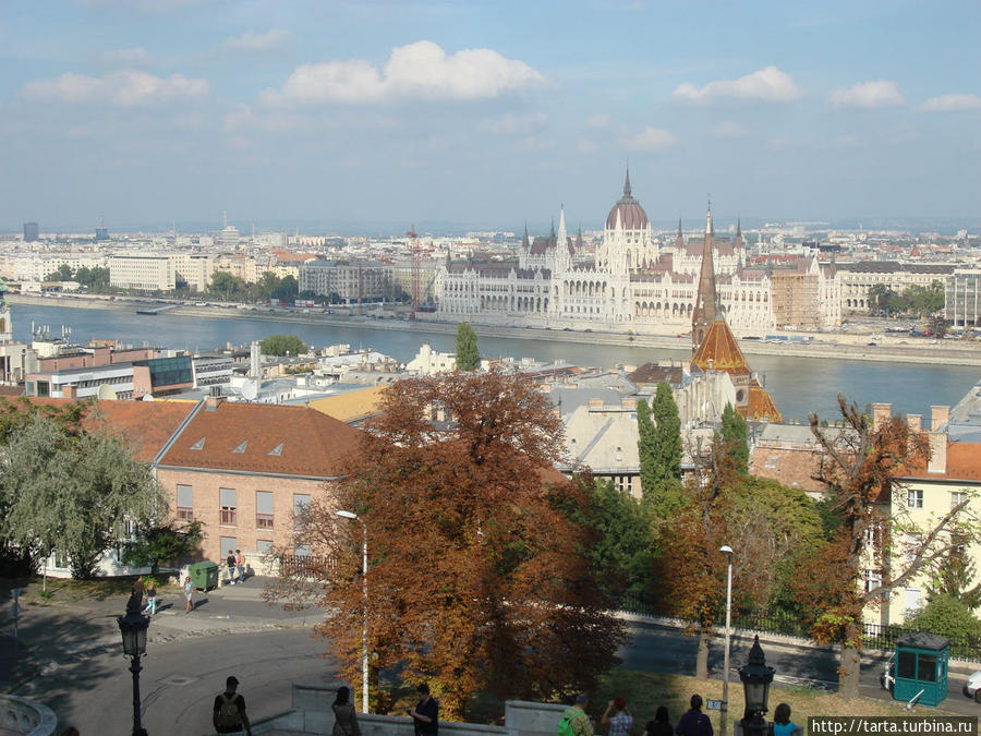 Вид на Парламент и Будапешт с Рыбацкого бастиона. Будапешт, Венгрия