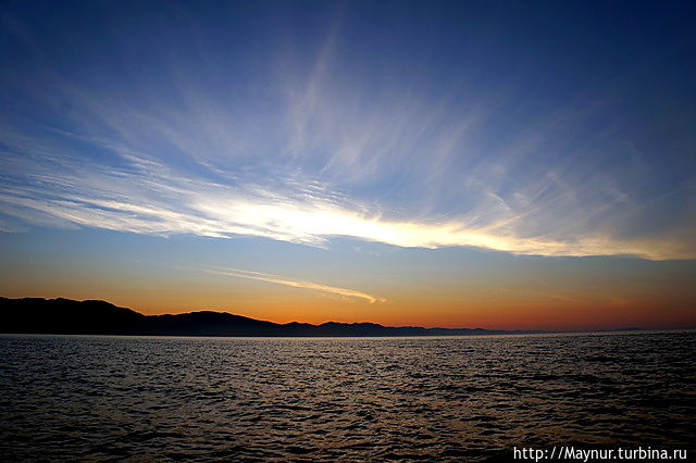 Закат.  Вид  с  моря Южно-Сахалинск, Россия