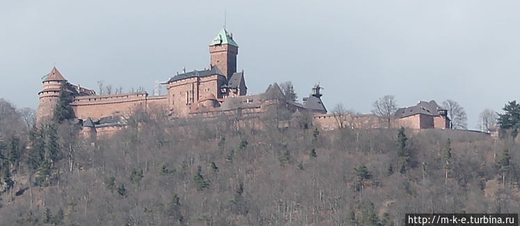 Замок от подножия горы