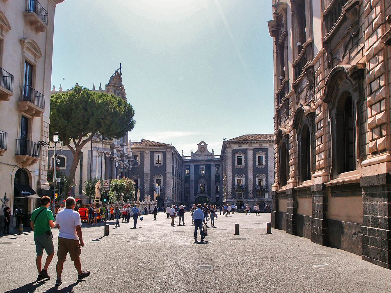 Вокруг белой девы и чёрного слона Катания, Италия