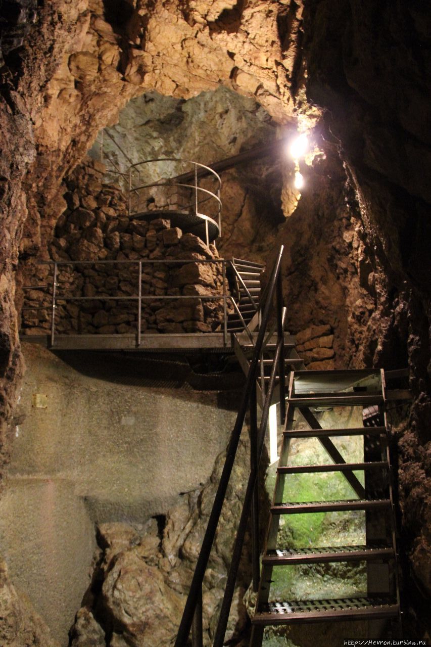 Подземные мельницы Коль-де-Рош Ле-Локль, Швейцария