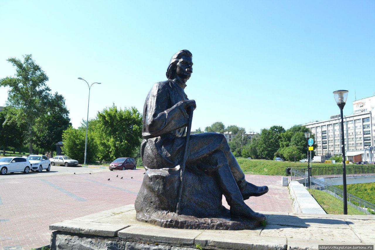 Памятник М.Горькому / Gorky monument