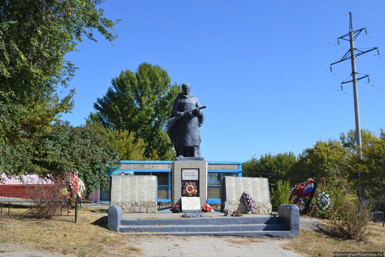 Мемориал в честь погибших в боях  ВОВ / Memorial in honor of those killed in WWII